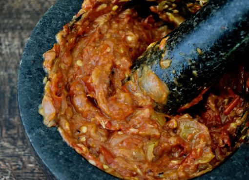 Sambal Manggut: Hidangan Pedas Gurih yang Menggugah Selera Sambal Manggut, Kuliner Tradisional yang Kini Makin Populer di Berbagai Daerah
