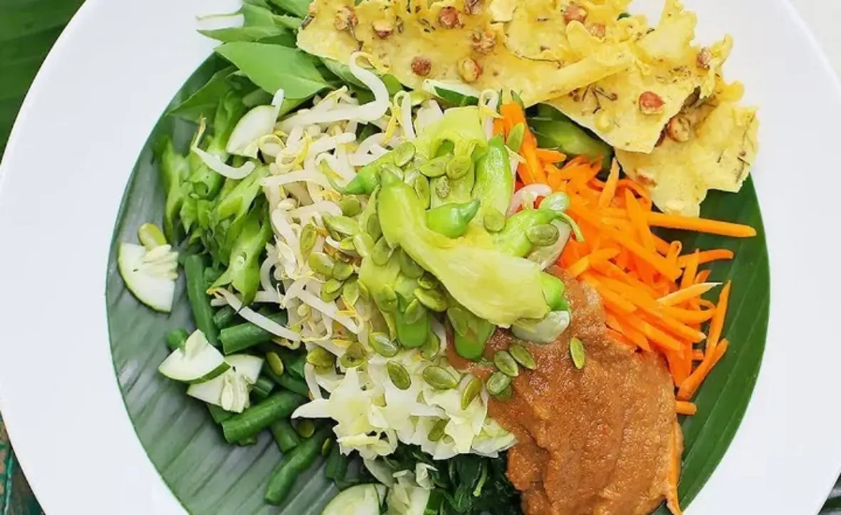Pecel Kembang Turi: Rahasia Kenikmatan Sayur Jadul Favorit & Tips Anti Gagal 1 Pecel Kembang Turi