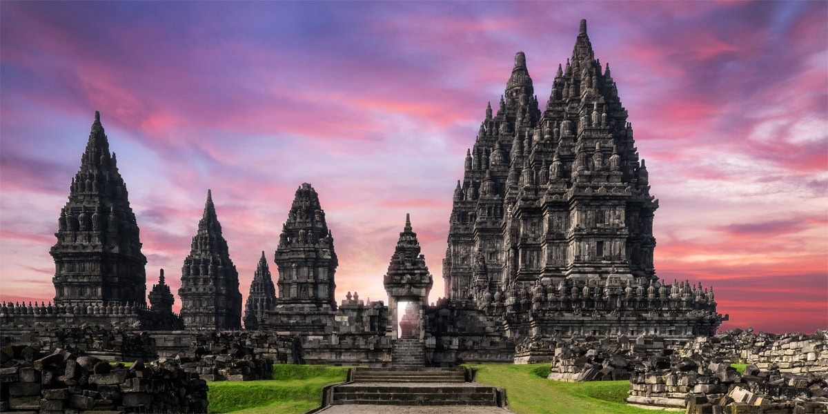 Candi Prambanan: Warisan Megah Hindu di Tanah Jawa 1 Candi Prambanan