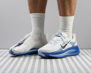 Mengapa Nike Vomero 18 Jadi Sepatu Favorit Para Pelari? Ini alasan nya