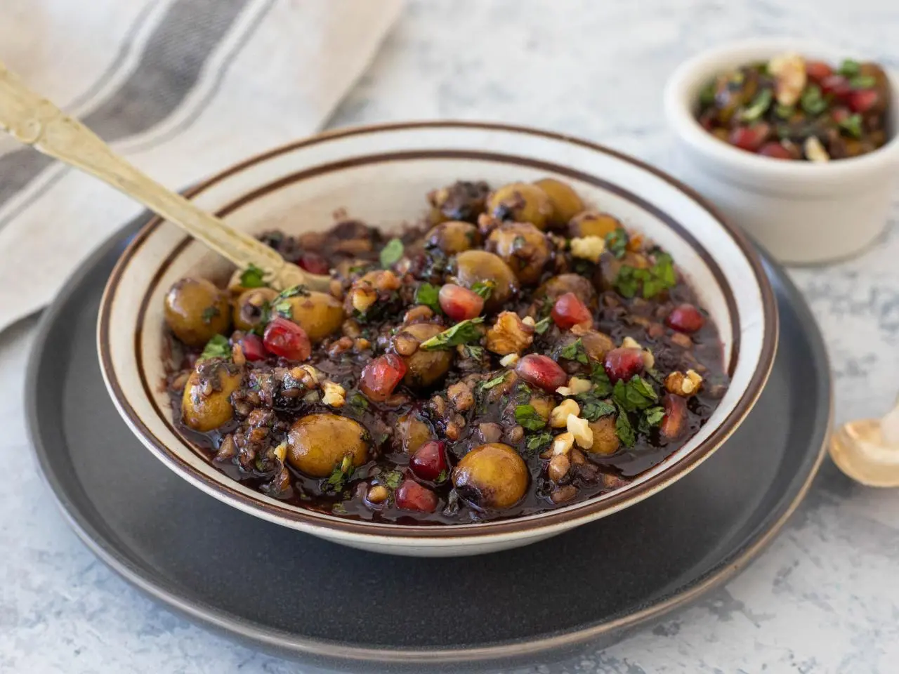 Zeytoon Parvardeh: Rahasia Cita Rasa Iran yang Menggoda Lidah 2 Zeytoon Parvardeh