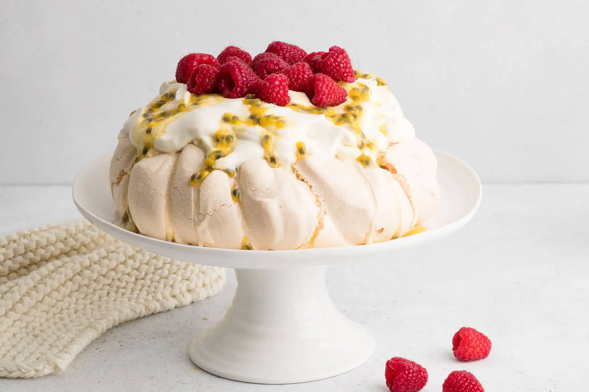 Pavlova: Kelezatan Meringue yang Menggoda Lidah 1 Pavlova