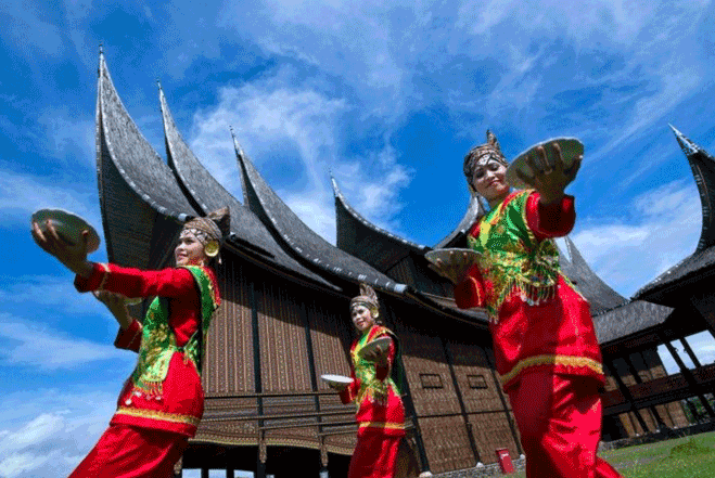 Tari Piring Solok: Keindahan Gerak dan Filosofi Budaya Minangkabau