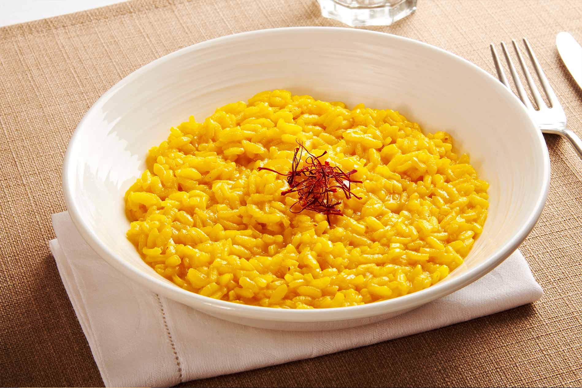 Filosofi Bahan Risotto Milanese di Balik Warna Kuning Keemasan