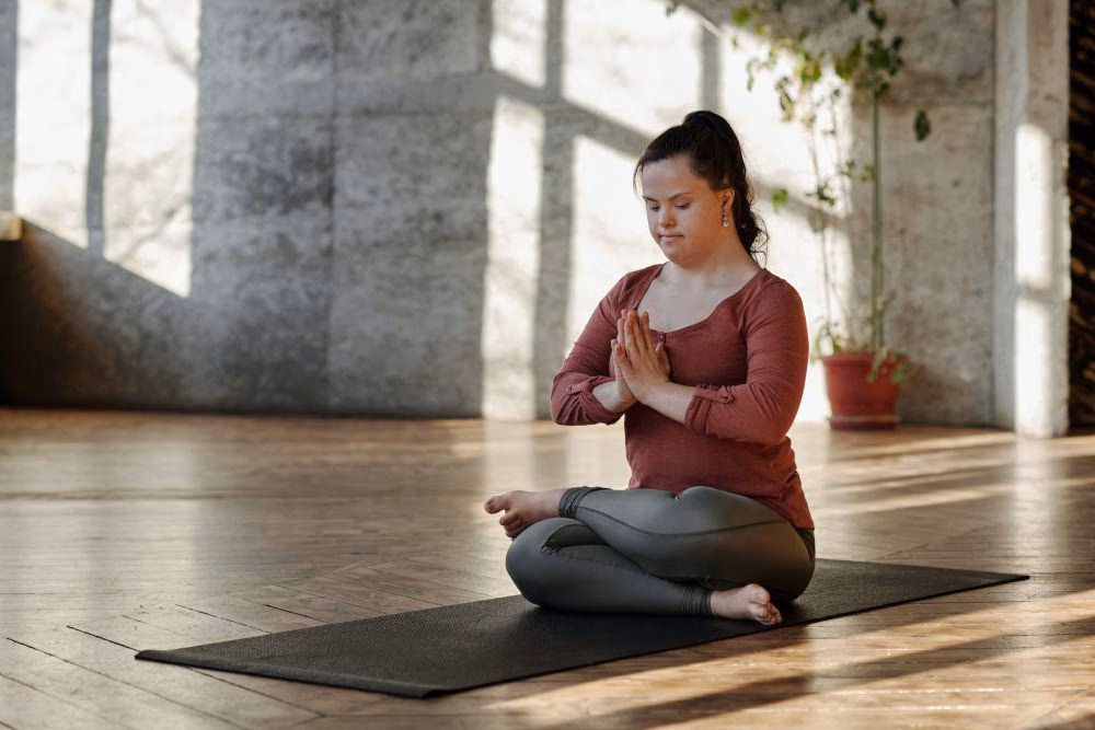 Manfaat Meditasi Yoga untuk Pikiran Tenang dan Hidup Seimbang 2 Mengapa Meditasi Yoga Relevan di Era Modern