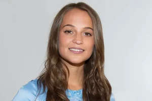 Pesona Alicia Vikander: Transformasi Karier dan Akting Ikonik