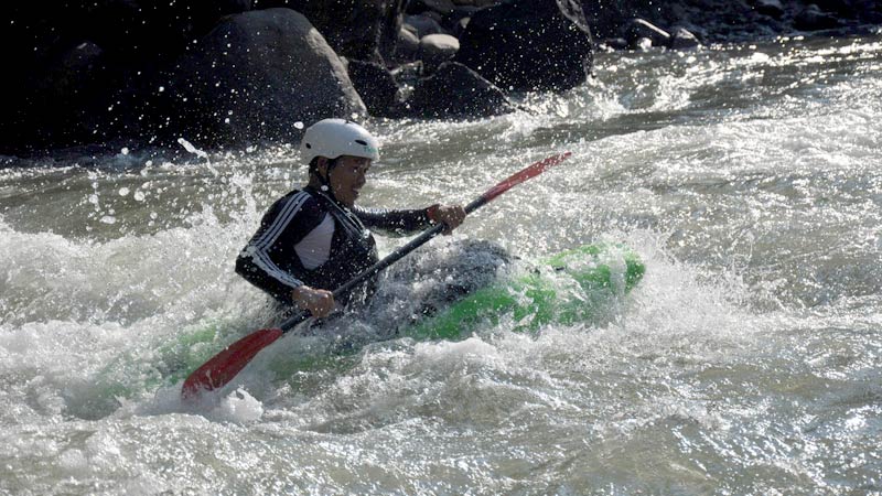 Menantang Arus Deras: Sensasi Adrenalin Olahraga Kano Arus Deras 1 Kano Arus Deras