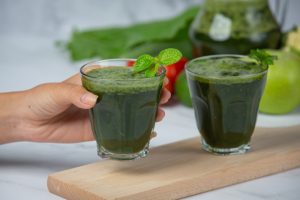 Smoothie Kelor yang Menghidupkan Energi Alami dari Dapur Sendiri