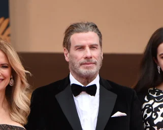John Travolta: Jejak Karisma dan Perjalanan Abadi Seorang Ikon Hollywood