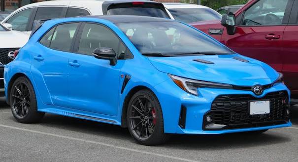 Toyota GR Corolla Hadir Membawa Sensasi Sporty yang Menggetarkan Pecinta Mobil Performa Tinggi 1 Toyota GR Corolla
