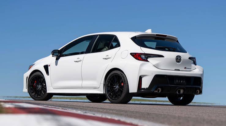 Toyota GR Corolla Hadir Membawa Sensasi Sporty yang Menggetarkan Pecinta Mobil Performa Tinggi 3 Toyota GR Corolla