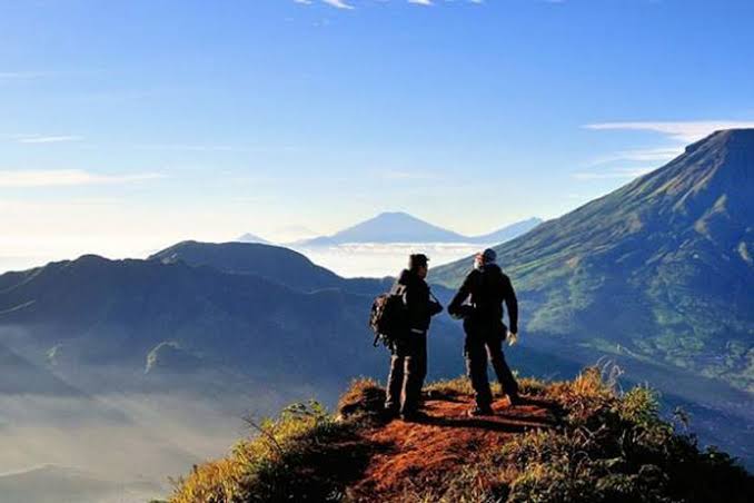 Bukit Sikunir: Pesona Sunrise yang Membuat Dataran Tinggi Dieng Terasa Begitu Istimewa 2 Bukit Sikunir