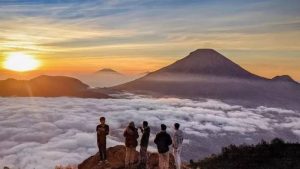 Bukit Sikunir: Pesona Sunrise yang Membuat Dataran Tinggi Dieng Terasa Begitu Istimewa