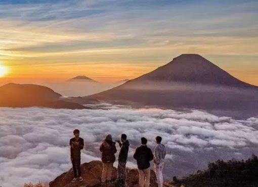 Bukit Sikunir: Pesona Sunrise yang Membuat Dataran Tinggi Dieng Terasa Begitu Istimewa