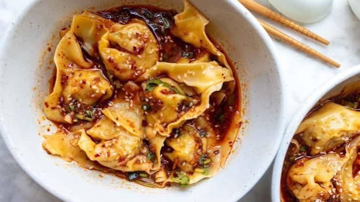 Pangsit Chili Oil, Sensasi Gurih Pedas yang Selalu Berhasil Menggugah Selera 2 Pangsit Chili Oil