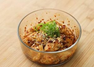 Pangsit Chili Oil, Sensasi Gurih Pedas yang Selalu Berhasil Menggugah Selera