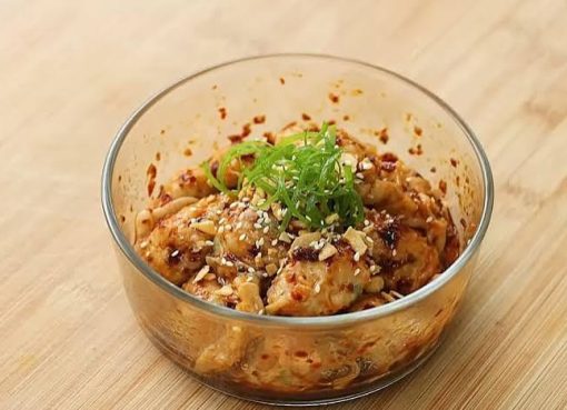 Pangsit Chili Oil, Sensasi Gurih Pedas yang Selalu Berhasil Menggugah Selera