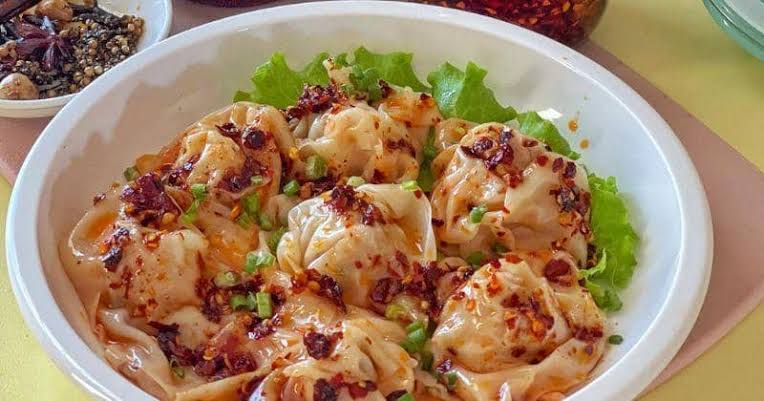 Pangsit Chili Oil, Sensasi Gurih Pedas yang Selalu Berhasil Menggugah Selera 3 Pangsit Chili Oil